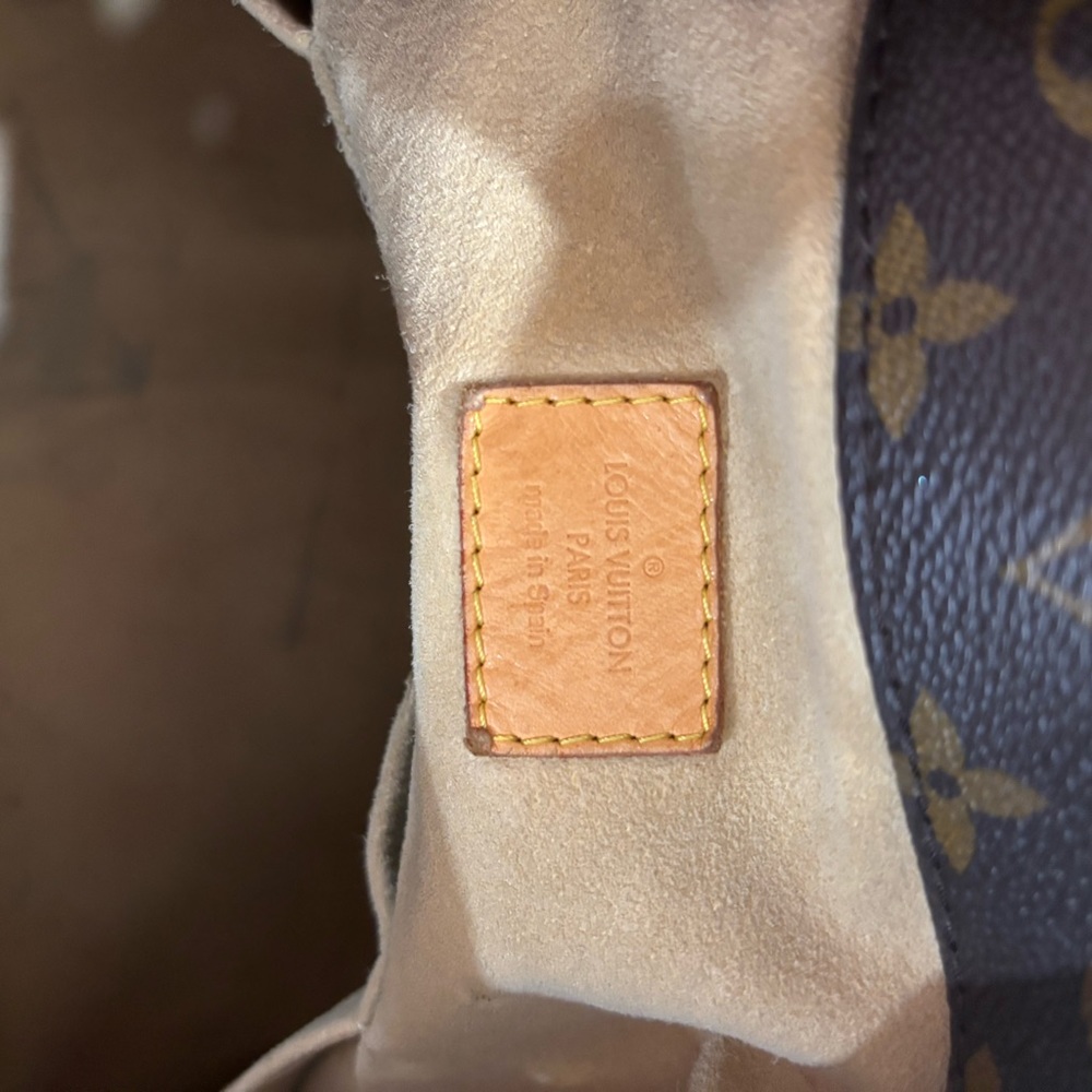 Authentic Louis Vuitton Artsy MM monogram - Picture 10 of 14